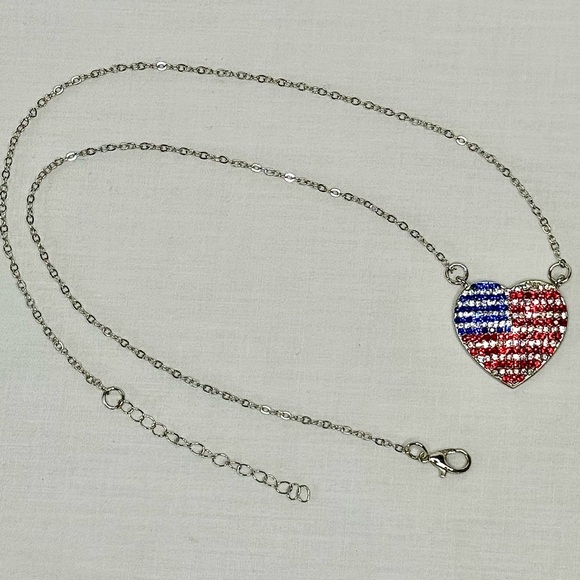 14K GOLD FLAG HEART NECKLACE - Picture 2 of 5